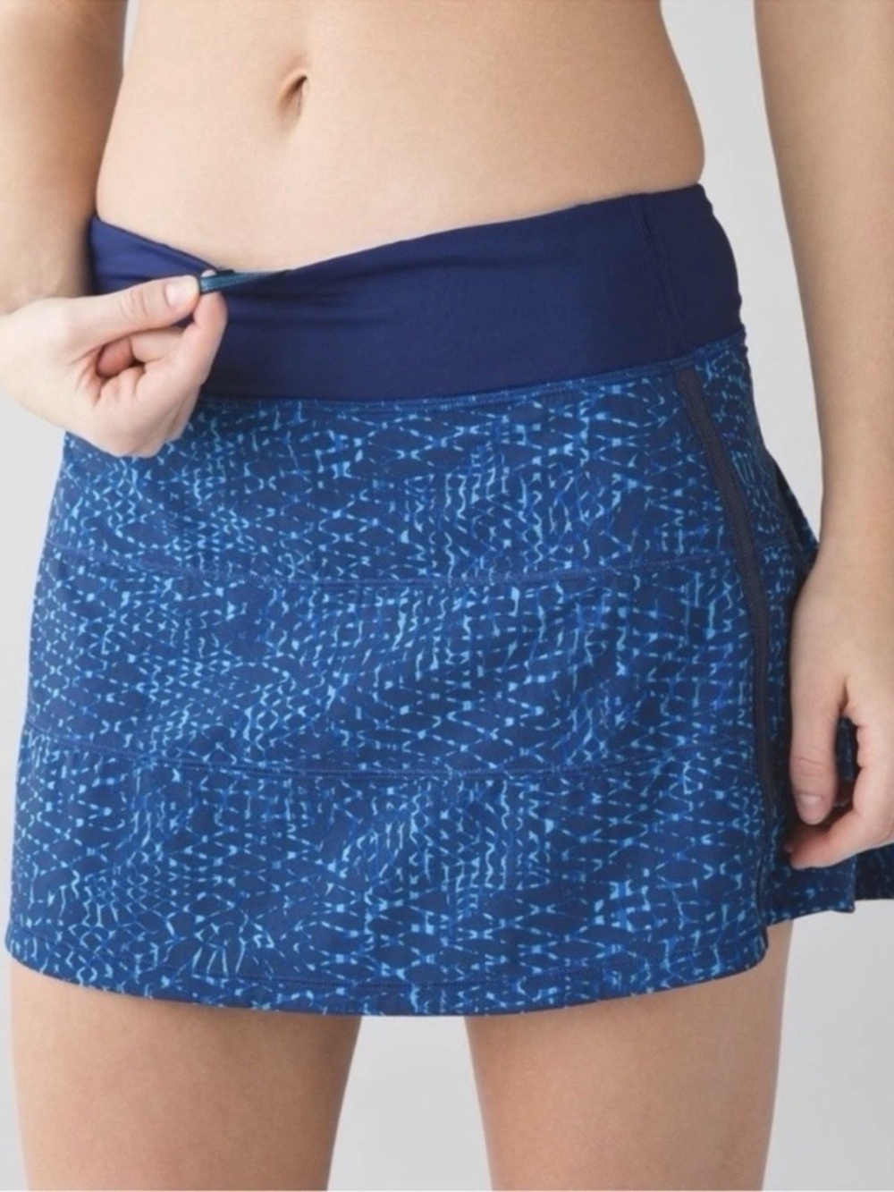 Lululemon Pace Rival Skirt II Women Size 4 Regular Samba Snake Kayak Blue